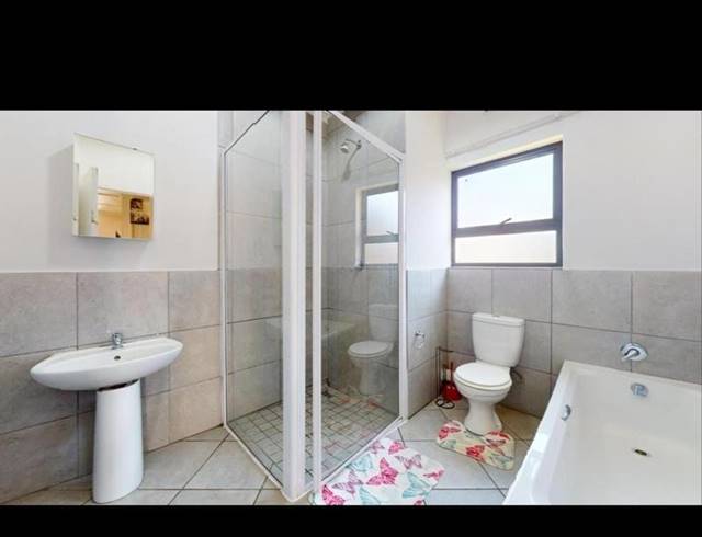 3 BEDROOM TOWNHOUSE FOR SALE IN NORTON HOME ESTATE